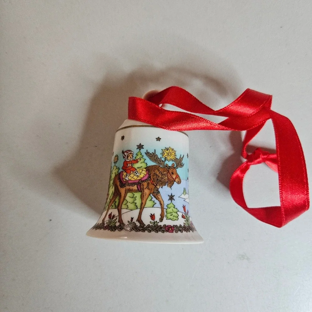 Hutschenreuther 2005 Christmas Bell Ole Winther Land of 1000 Lakes Porcelain